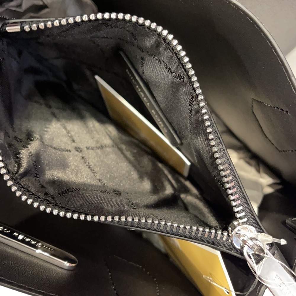 Michael Kors Mercer Medium Pebbled Leather Crossbody Bag - Picture 8 of 16